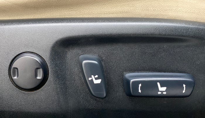 2014 Toyota Corolla Altis VL AT, Petrol, Automatic, 65,829 km, Electrically Adjustable Driver's Seat