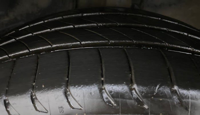 2014 Toyota Corolla Altis VL AT, Petrol, Automatic, 65,829 km, Left Front Tyre Tread