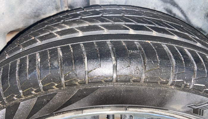 2018 Maruti Ciaz ALPHA  AT 1.5 SHVS PETROL, Petrol, Automatic, 91,756 km, Right Rear Tyre Tread