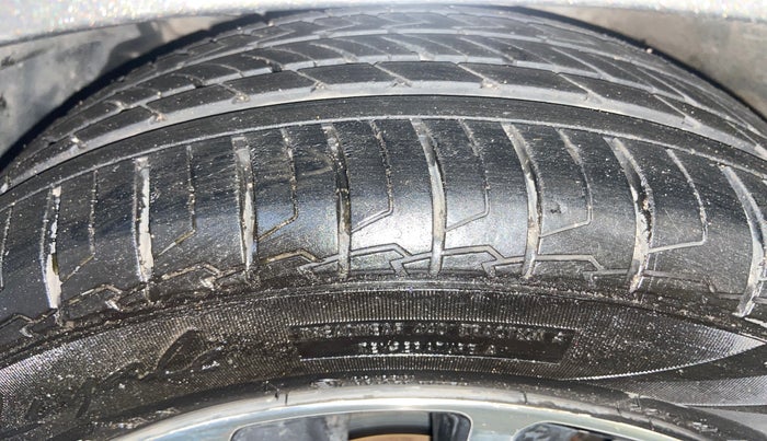 2018 Maruti Ciaz ALPHA  AT 1.5 SHVS PETROL, Petrol, Automatic, 91,756 km, Left Front Tyre Tread