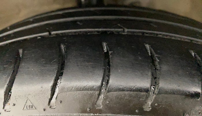 2015 Maruti Wagon R 1.0 LXI CNG, CNG, Manual, 96,103 km, Left Front Tyre Tread