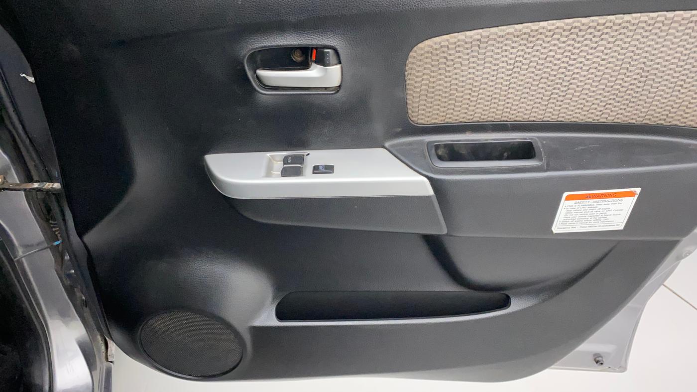 2015 Maruti Wagon R 1.0 LXI CNG, CNG, Manual, 96,103 km, Driver Side Door Panels Control