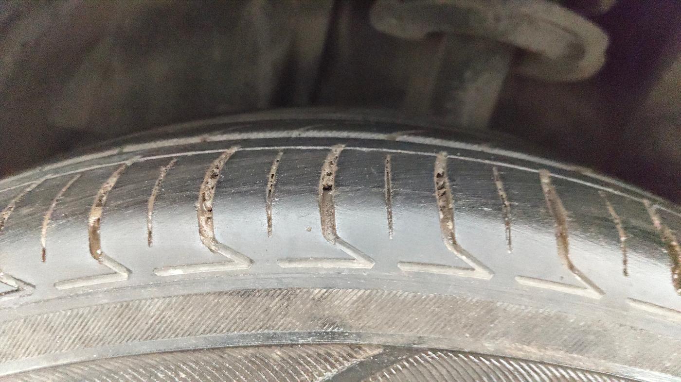 2018 Tata NEXON XZA PLUS DIESEL DUAL TONE, Diesel, Automatic, 64,069 km, Left Front Tyre Tread