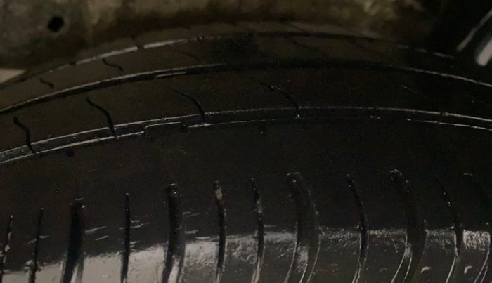 2016 Maruti Celerio VXI, Petrol, Manual, 1,07,997 km, Left Rear Tyre Tread