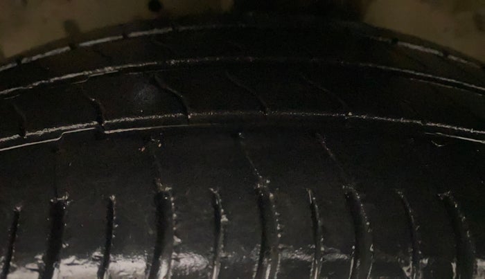 2016 Maruti Celerio VXI, Petrol, Manual, 1,07,997 km, Left Front Tyre Tread