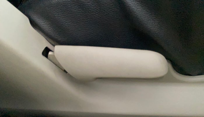 2016 Maruti Celerio VXI, Petrol, Manual, 1,07,997 km, Driver Side Adjustment Panel