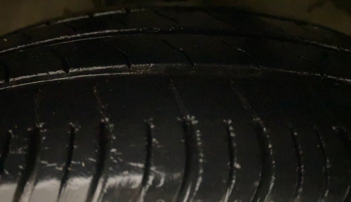 2016 Maruti Celerio VXI, Petrol, Manual, 1,07,997 km, Right Front Tyre Tread