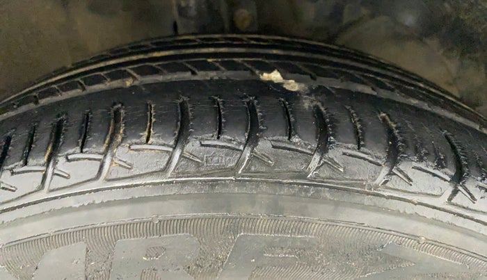 2016 Maruti Baleno DELTA PETROL 1.2, Petrol, Manual, 63,367 km, Right Front Tyre Tread