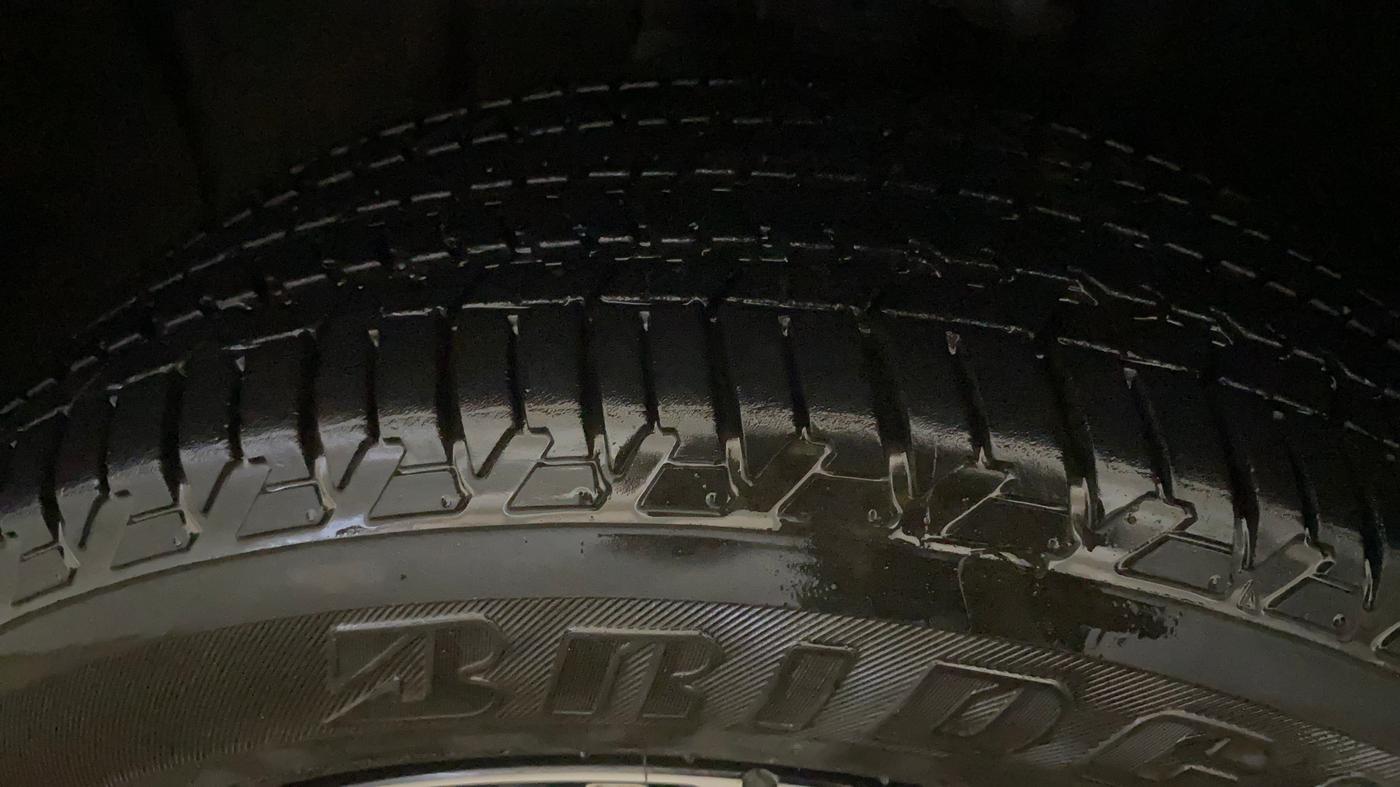 2022 Jeep MERIDIAN LIMITED (O) 4X4 AT, Diesel, Automatic, 18,489 km, Left Front Tyre Tread
