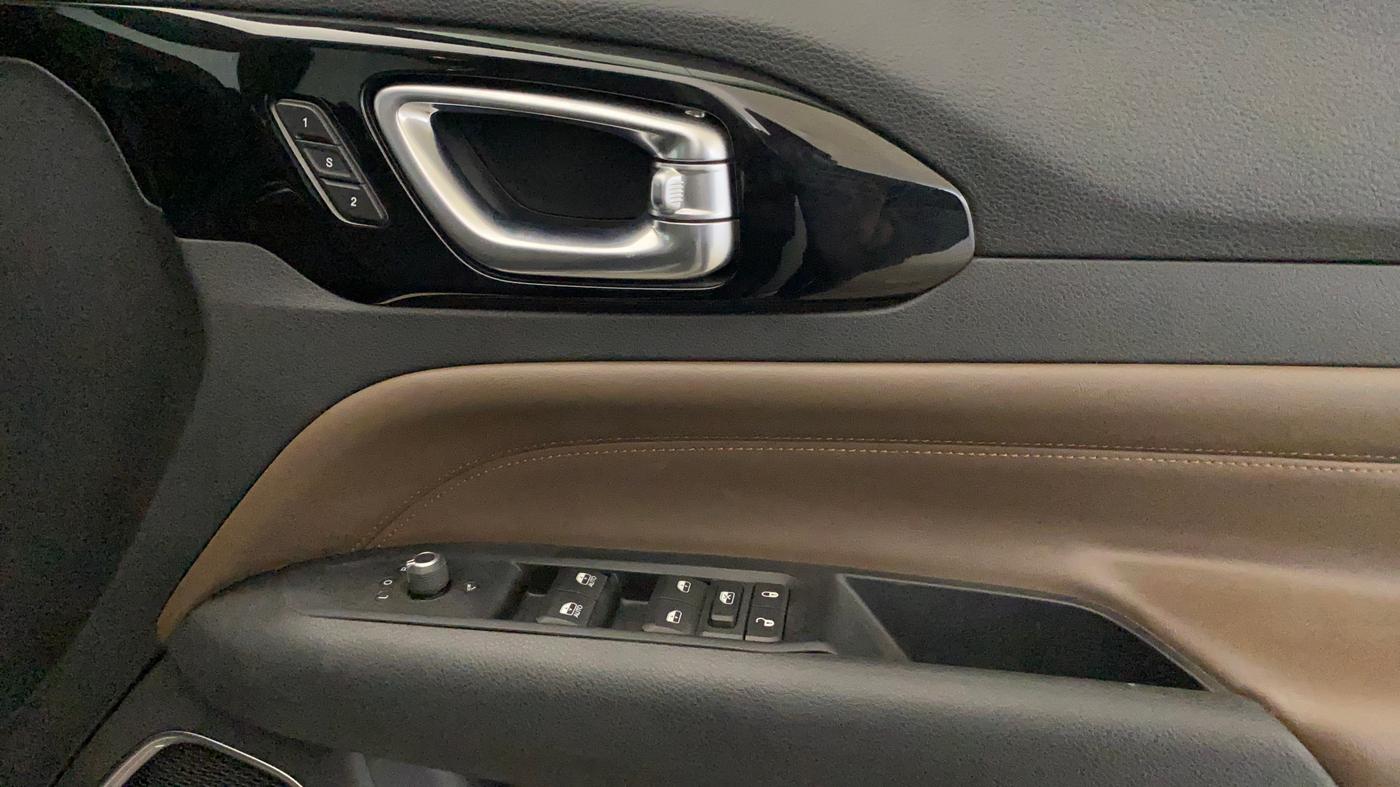 2022 Jeep MERIDIAN LIMITED (O) 4X4 AT, Diesel, Automatic, 18,489 km, Driver Side Door Panels Control