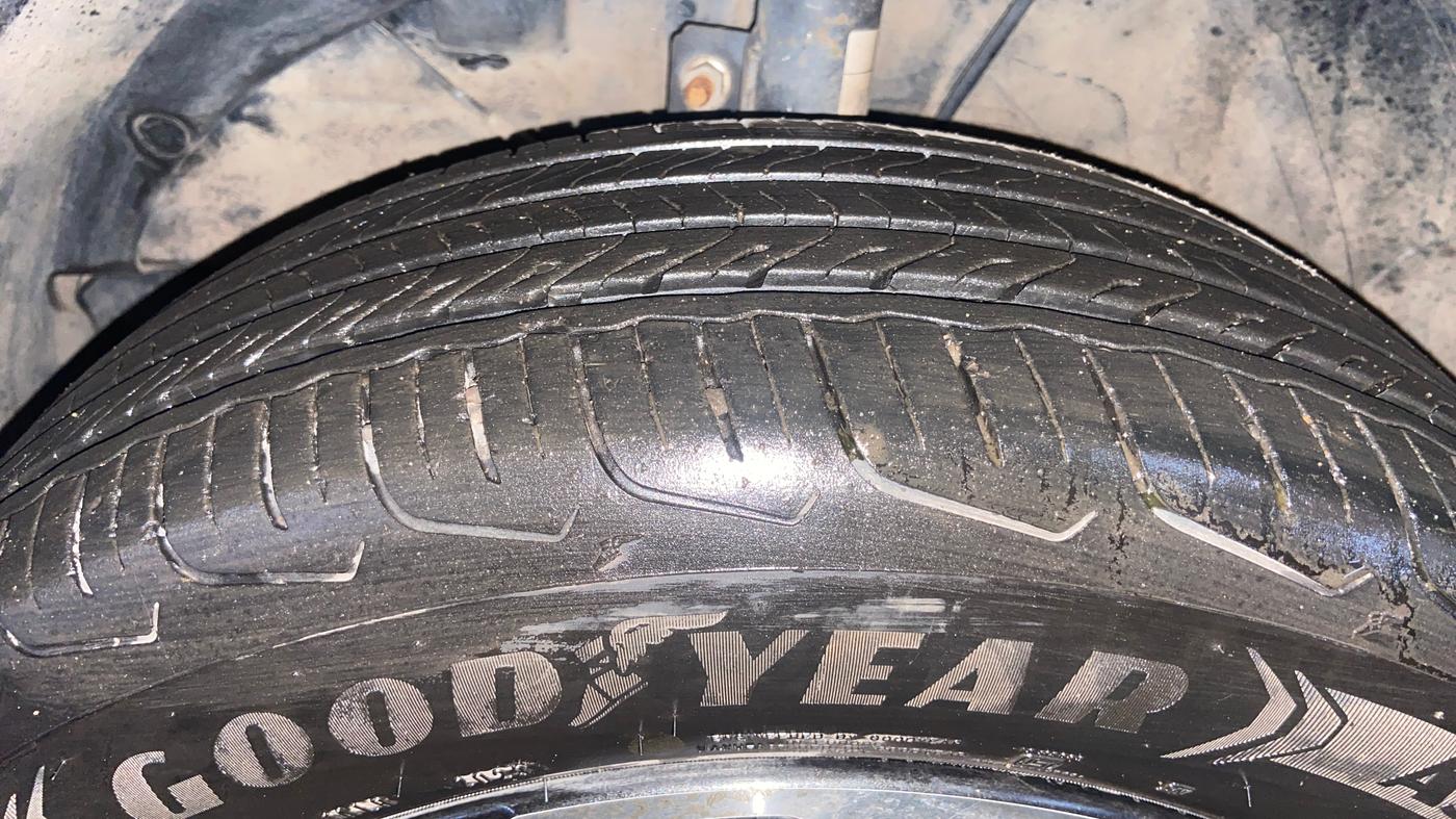2023 Maruti FRONX ZETA 1.0L TURBO 6 AT, Petrol, Automatic, 10,157 km, Left Front Tyre Tread