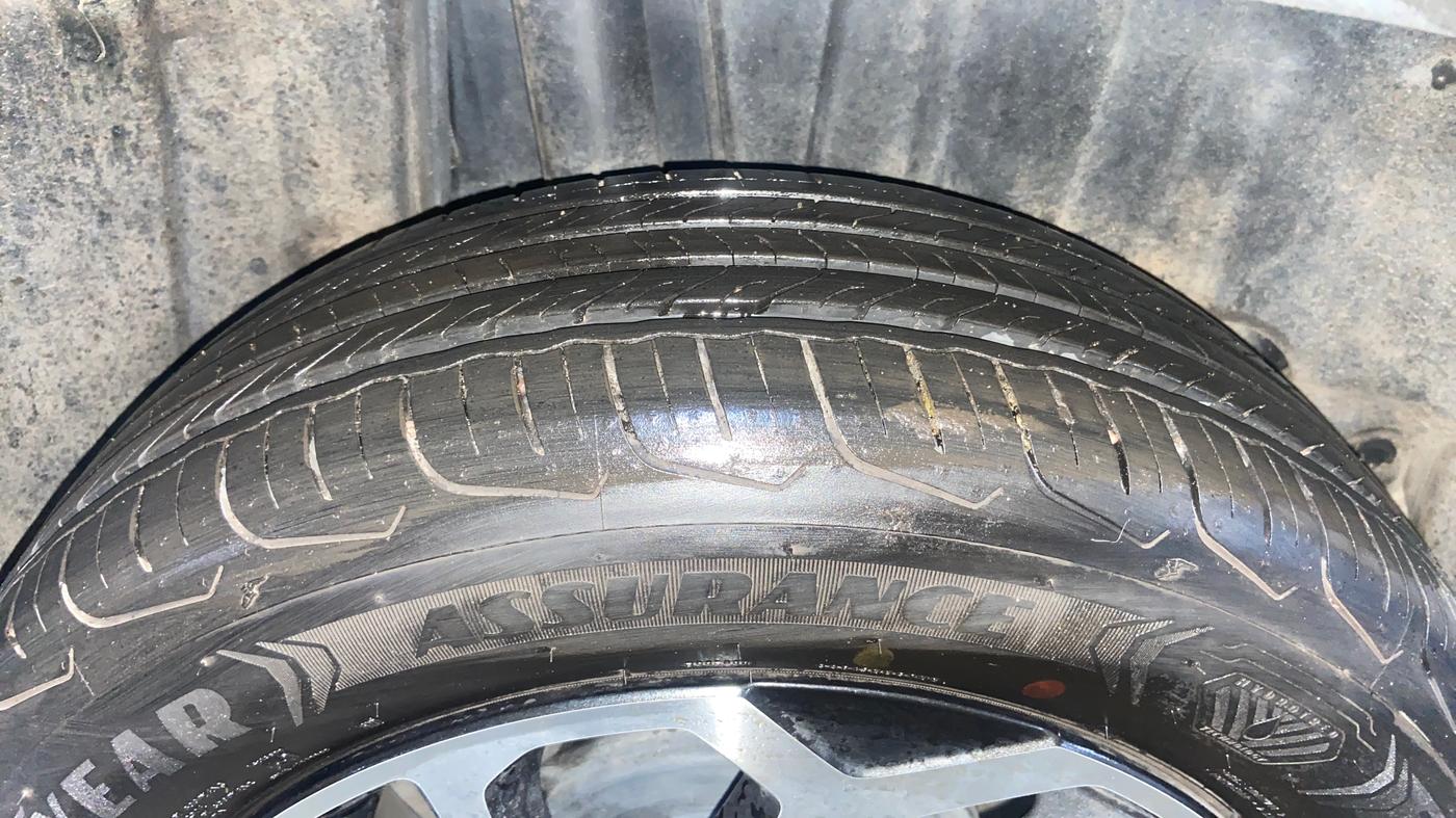 2023 Maruti FRONX ZETA 1.0L TURBO 6 AT, Petrol, Automatic, 10,157 km, Right Rear Tyre Tread