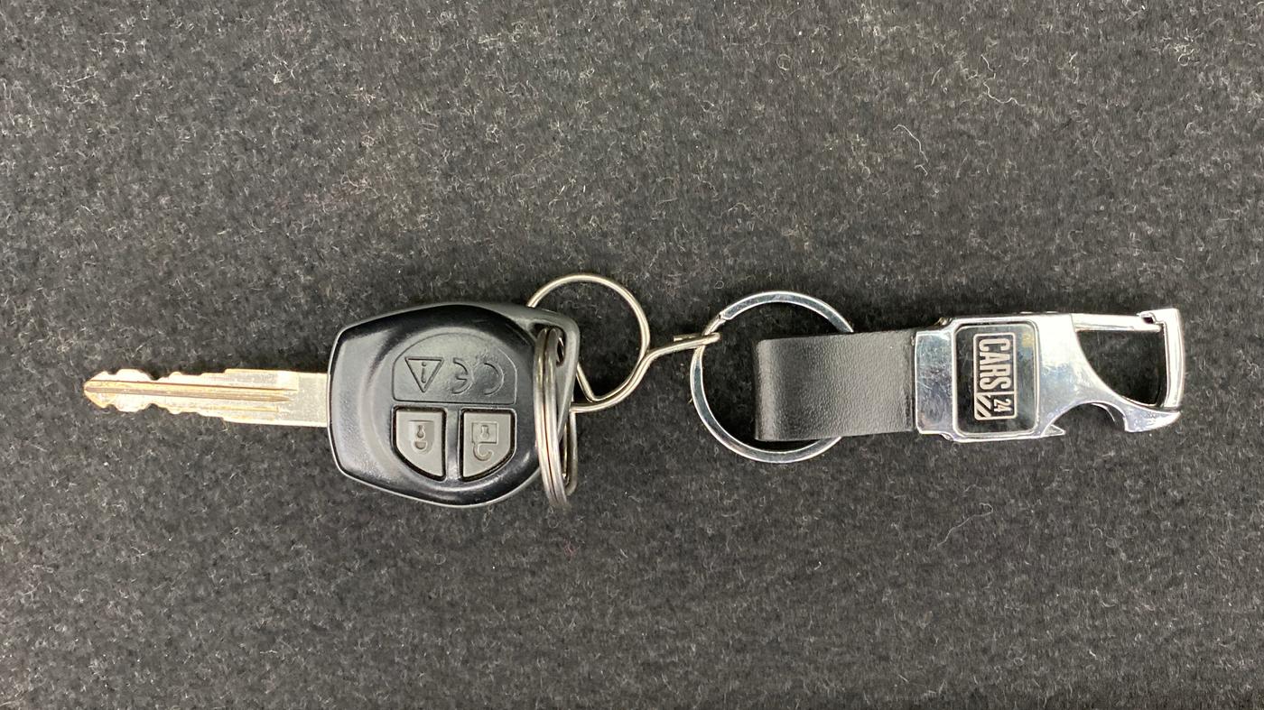 2018 Maruti Swift VXI AMT, Petrol, Automatic, 42,298 km, Key Close Up