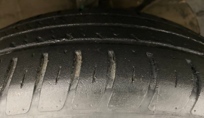 2018 Maruti Swift VXI AMT, Petrol, Automatic, 42,298 km, Right Front Tyre Tread
