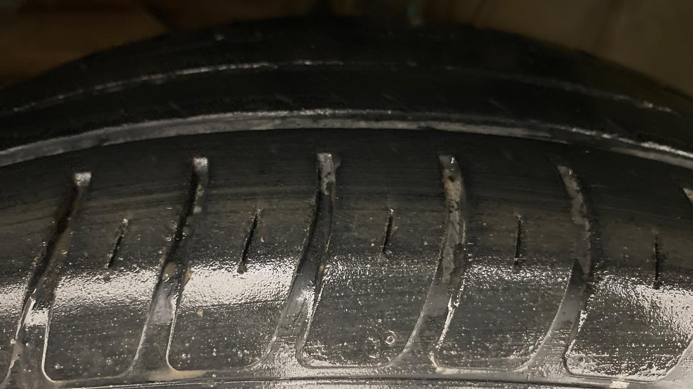 2018 Maruti Swift VXI AMT, Petrol, Automatic, 42,298 km, Left Front Tyre Tread