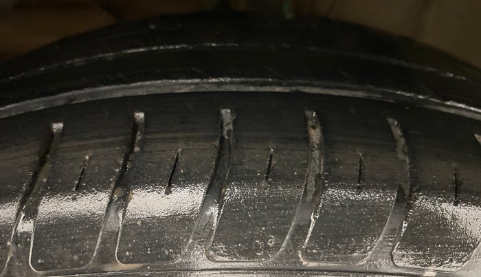 2018 Maruti Swift VXI AMT, Petrol, Automatic, 42,298 km, Left Front Tyre Tread