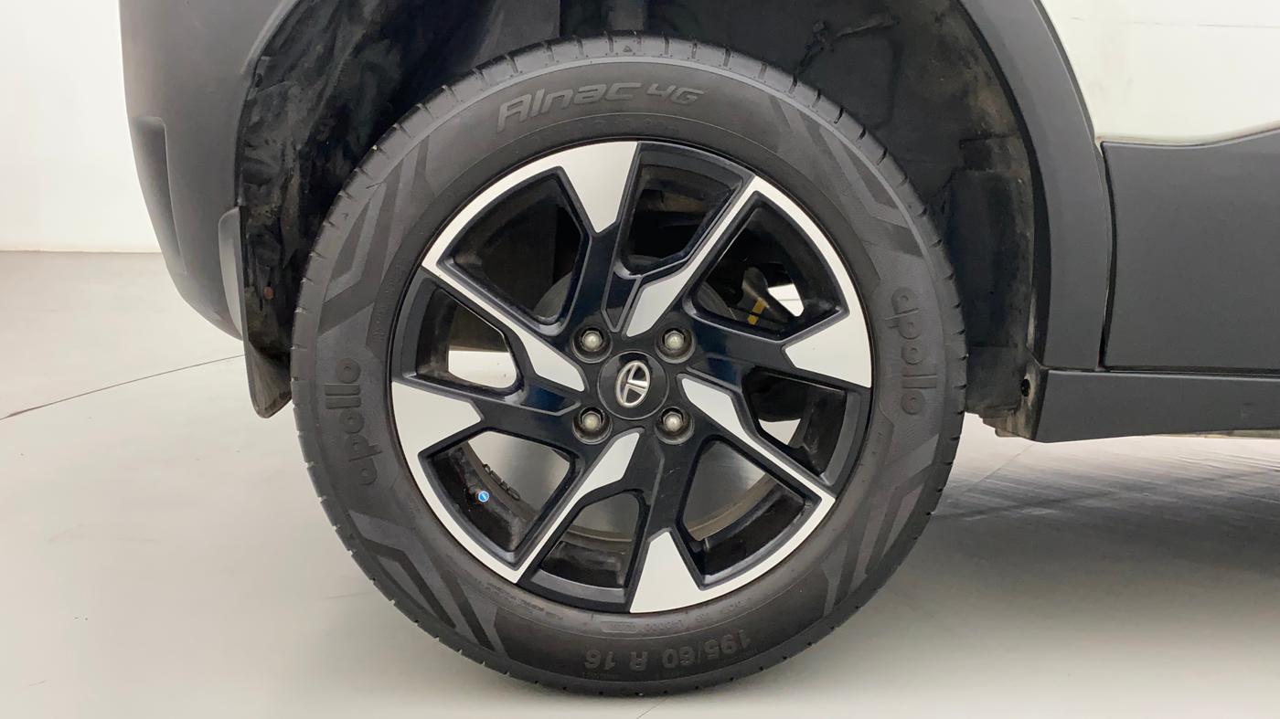2022 Tata PUNCH CREATIVE IRA AMT 1.2 RTN DUAL TONE, Petrol, Automatic, 26,123 km, Right Rear Wheel