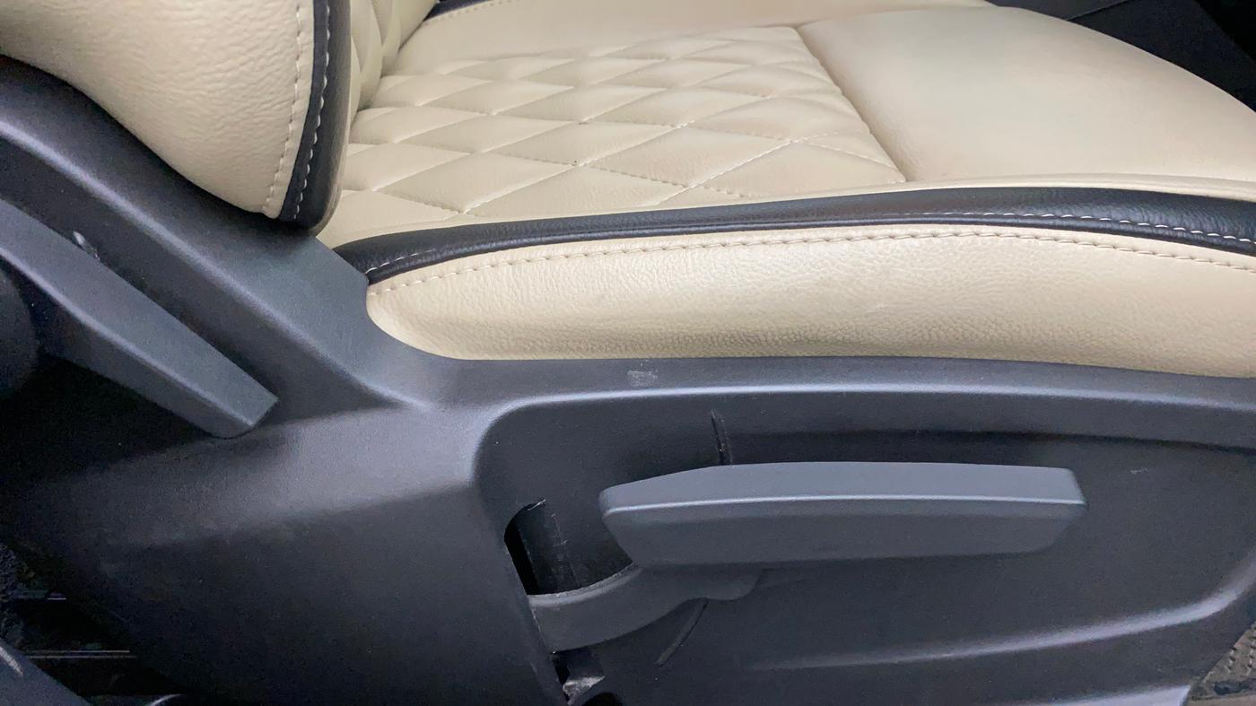 2022 Tata PUNCH CREATIVE IRA AMT 1.2 RTN DUAL TONE, Petrol, Automatic, 26,123 km, Driver Side Adjustment Panel