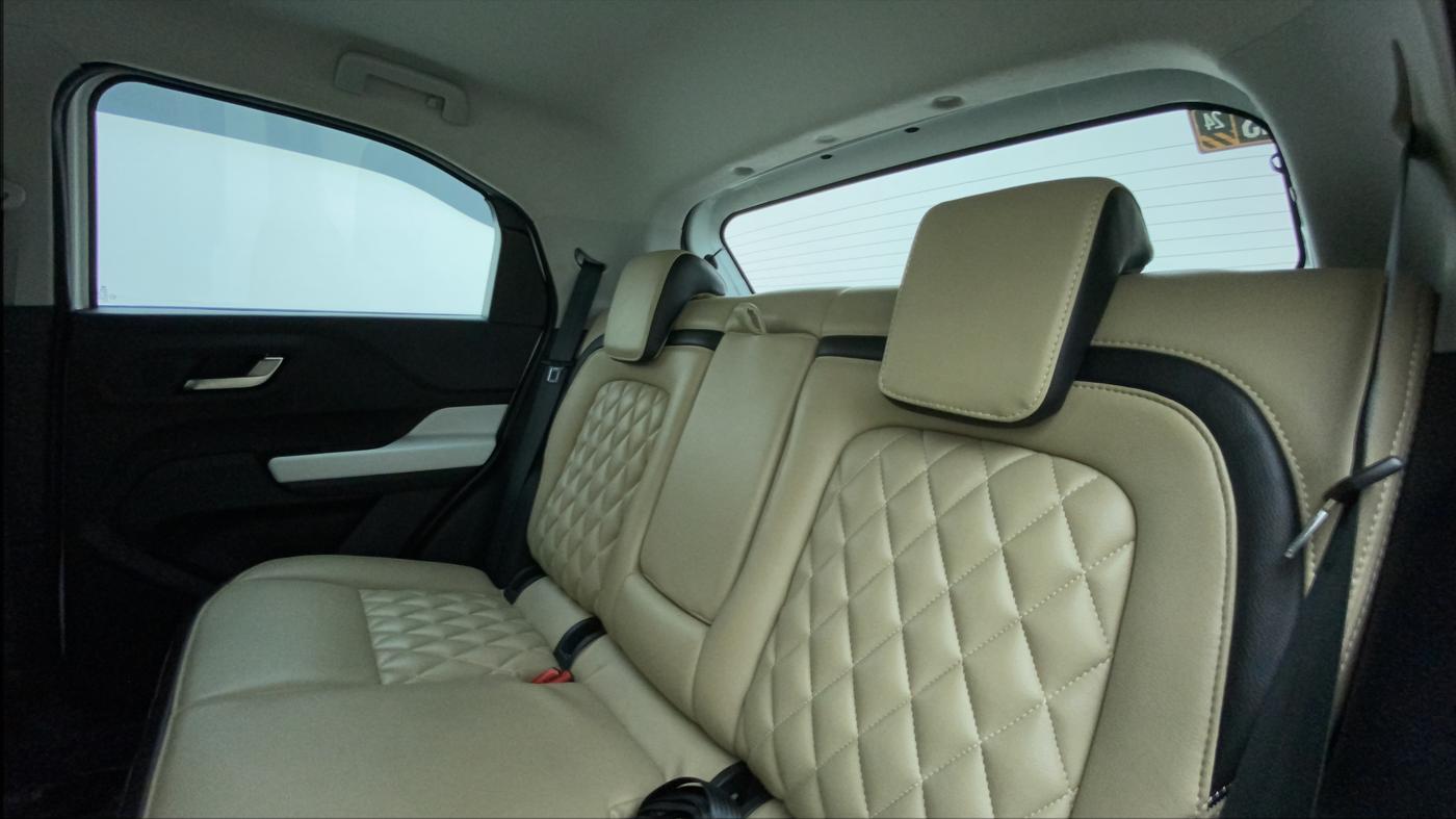 2022 Tata PUNCH CREATIVE IRA AMT 1.2 RTN DUAL TONE, Petrol, Automatic, 26,123 km, Right Side Rear Door Cabin