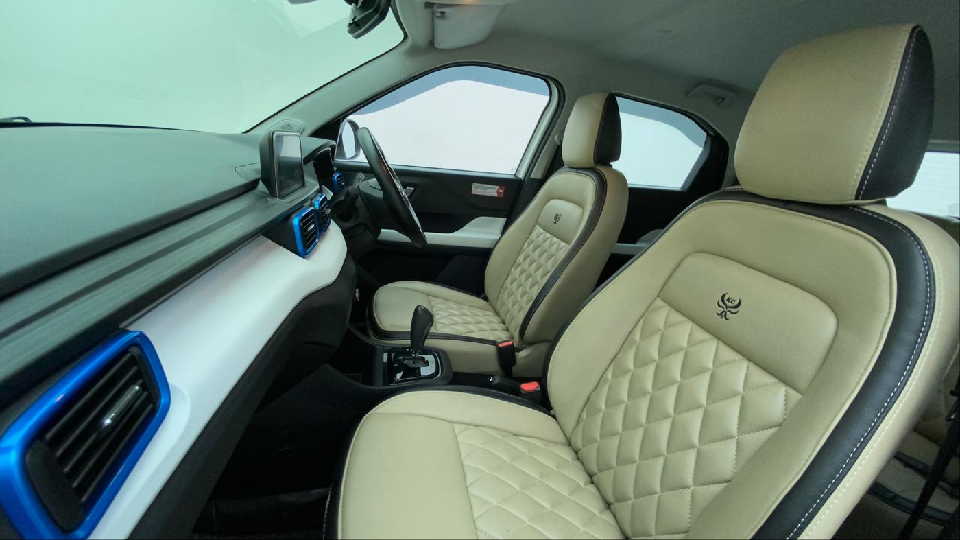 2022 Tata PUNCH CREATIVE IRA AMT 1.2 RTN DUAL TONE, Petrol, Automatic, 26,123 km, Right Side Front Door Cabin