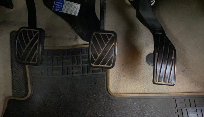 2023 Maruti Ciaz ZETA 1.5 SHVS MT PETROL, Petrol, Manual, 28,331 km, Pedals