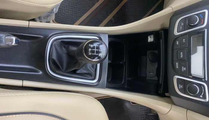 2023 Maruti Ciaz ZETA 1.5 SHVS MT PETROL, Petrol, Manual, 28,331 km, Gear Lever