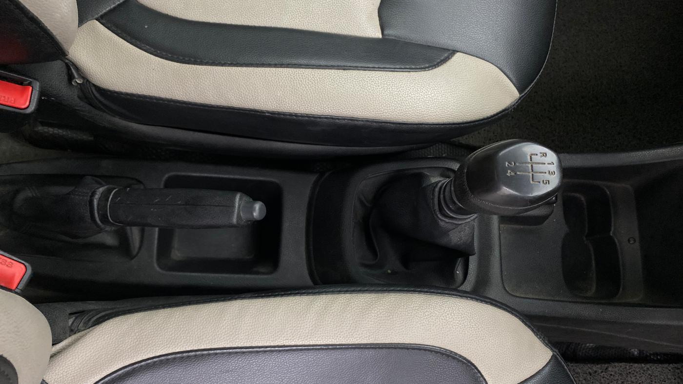 2017 Renault Kwid RXL 1.0, Petrol, Manual, 67,296 km, Gear Lever