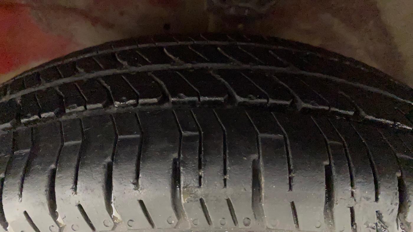 2010 Hyundai Santro Xing GL, Petrol, Manual, 42,600 km, Left Front Tyre Tread
