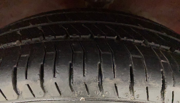 2010 Hyundai Santro Xing GL, Petrol, Manual, 42,600 km, Right Front Tyre Tread