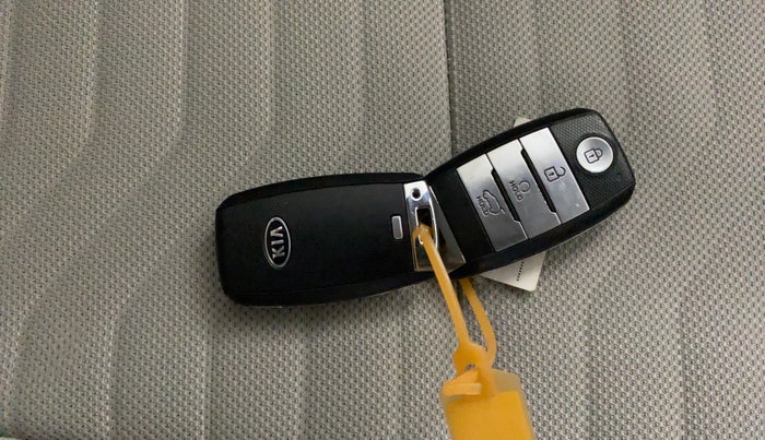 2020 KIA SONET HTX 1.0 IMT, Petrol, Manual, 64,637 km, Key Close Up