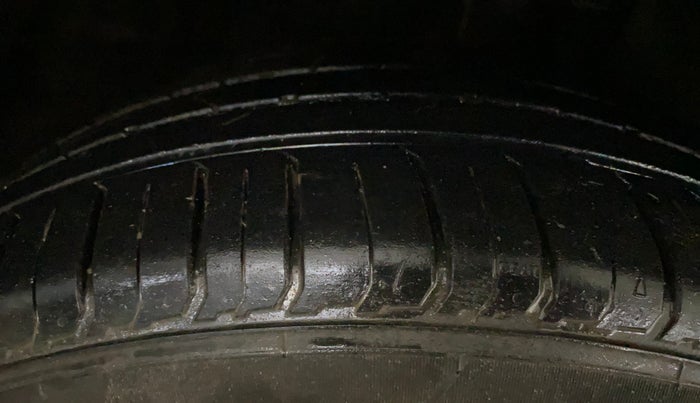 2020 KIA SONET HTX 1.0 IMT, Petrol, Manual, 64,637 km, Right Front Tyre Tread