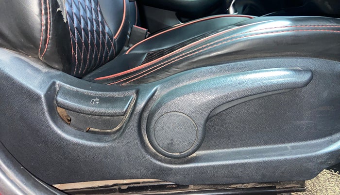 2018 Hyundai Elite i20 ASTA 1.4 CRDI DUAL TONE, Diesel, Manual, 1,14,280 km, Driver Side Adjustment Panel