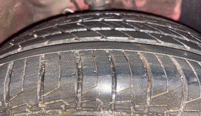 2018 Hyundai Elite i20 ASTA 1.4 CRDI DUAL TONE, Diesel, Manual, 1,14,280 km, Right Front Tyre Tread