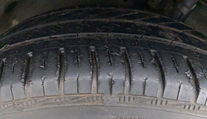 2012 Maruti Swift ZXI D, Petrol, Manual, 90,460 km, Right Rear Tyre Tread