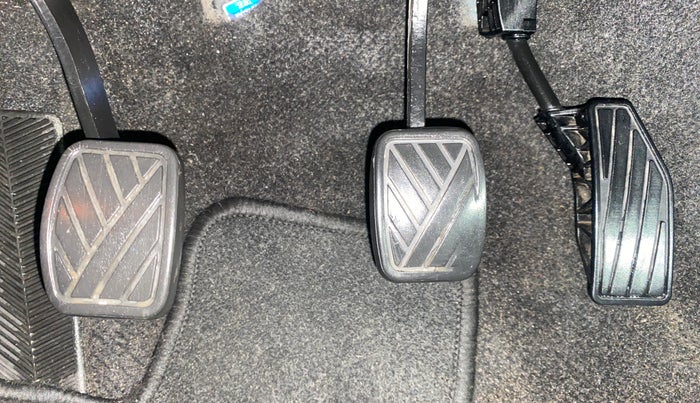 2016 Maruti Baleno ALPHA PETROL 1.2, Petrol, Manual, 75,879 km, Pedals