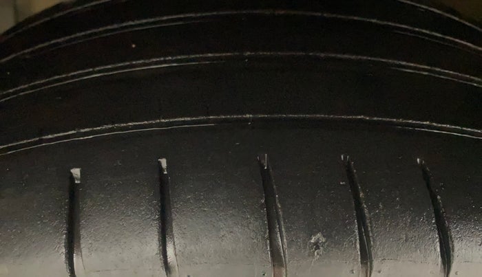 2016 Maruti Baleno ALPHA PETROL 1.2, Petrol, Manual, 75,879 km, Left Front Tyre Tread