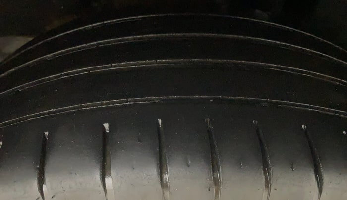 2016 Maruti Baleno ALPHA PETROL 1.2, Petrol, Manual, 75,879 km, Left Rear Tyre Tread