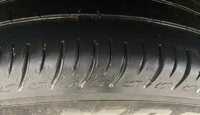 2023 Renault TRIBER RXZ AMT, Petrol, Automatic, 61,433 km, Right Rear Tyre Tread