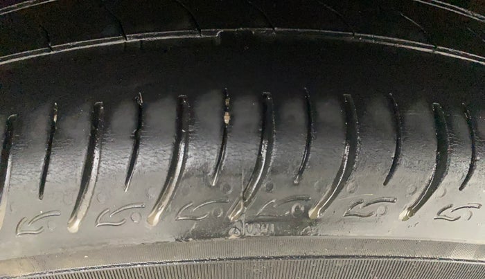 2023 Renault TRIBER RXZ AMT, Petrol, Automatic, 61,433 km, Left Rear Tyre Tread