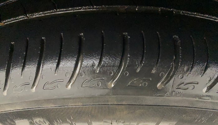 2023 Renault TRIBER RXZ AMT, Petrol, Automatic, 61,433 km, Right Front Tyre Tread