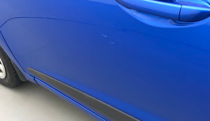 2019 Hyundai Grand i10 SPORTZ 1.2 KAPPA VTVT, Petrol, Manual, 90,811 km, Front passenger door - Minor scratches