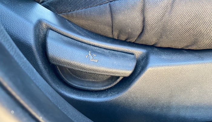 2016 Hyundai Grand i10 MAGNA 1.2 KAPPA VTVT, Petrol, Manual, 39,921 km, Driver Side Adjustment Panel