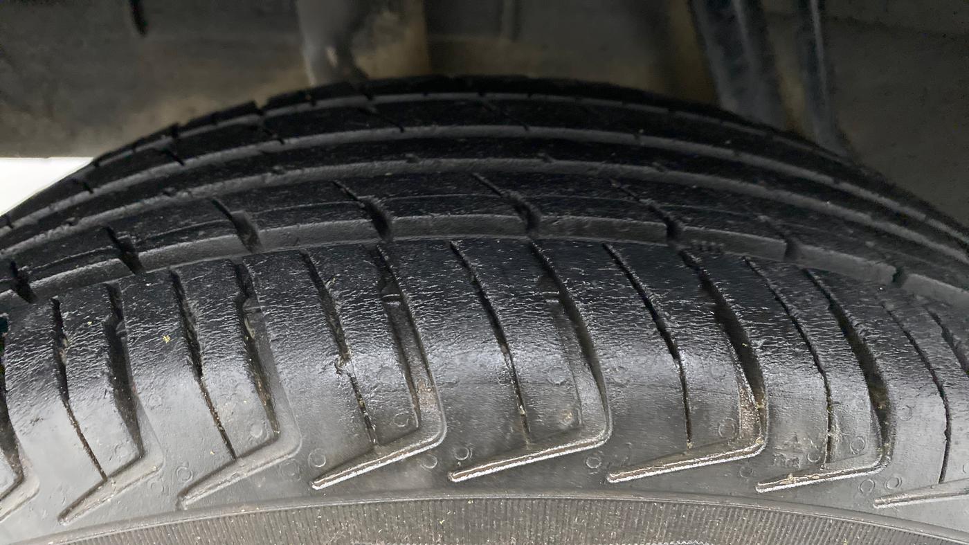 2019 Renault Kwid RXT 1.0 (O), Petrol, Manual, 64,974 km, Right Rear Tyre Tread