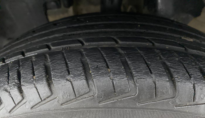 2019 Renault Kwid RXT 1.0 (O), Petrol, Manual, 64,974 km, Left Front Tyre Tread