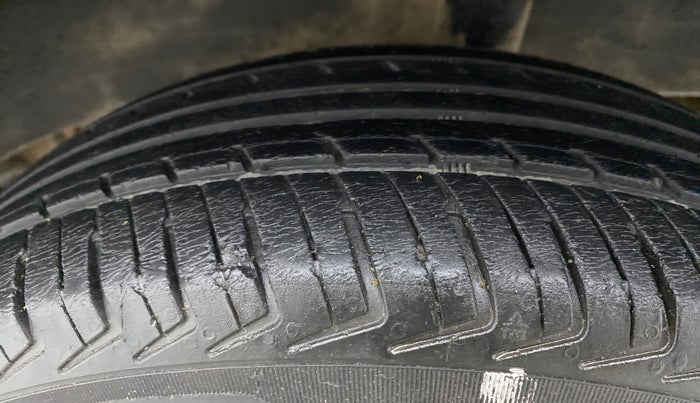 2019 Renault Kwid RXT 1.0 (O), Petrol, Manual, 64,974 km, Left Rear Tyre Tread