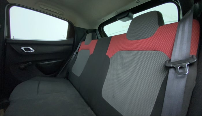 2019 Renault Kwid RXT 1.0 (O), Petrol, Manual, 64,974 km, Right Side Rear Door Cabin