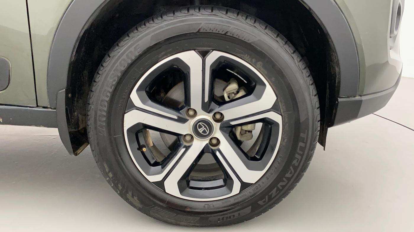 2022 Tata NEXON XZA PLUS SUNROOF PETROL, Petrol, Automatic, 33,110 km, Right Front Wheel