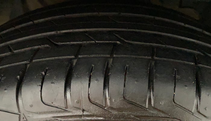 2022 Tata NEXON XZA PLUS SUNROOF PETROL, Petrol, Automatic, 33,110 km, Right Front Tyre Tread
