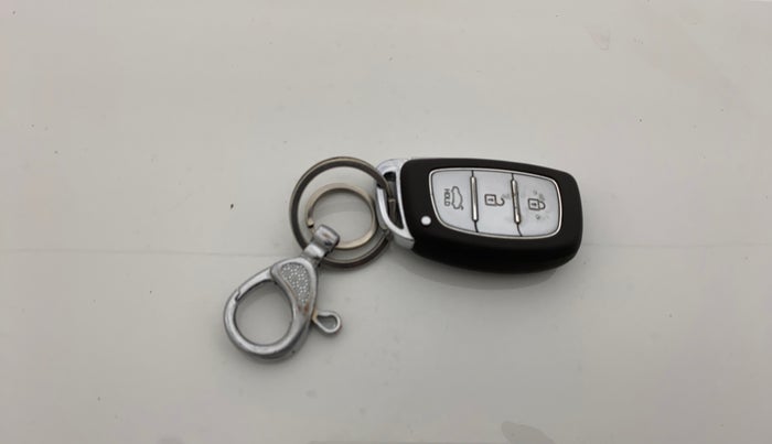 2015 Hyundai Xcent SX AT 1.2 (O), Petrol, Automatic, 80,432 km, Key Close Up