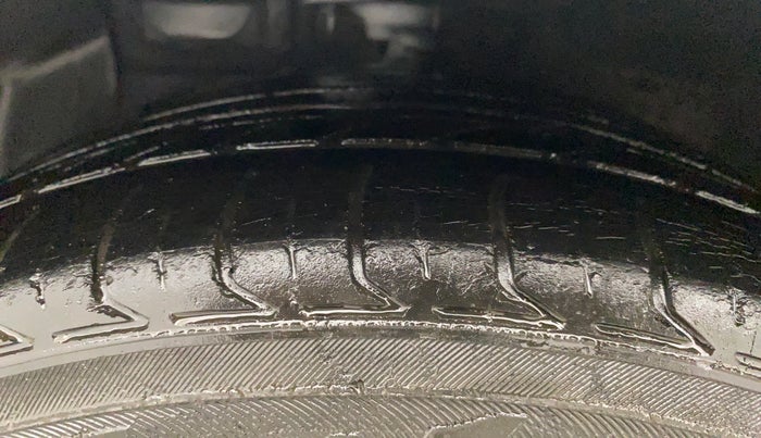 2015 Hyundai Xcent SX AT 1.2 (O), Petrol, Automatic, 80,432 km, Left Front Tyre Tread